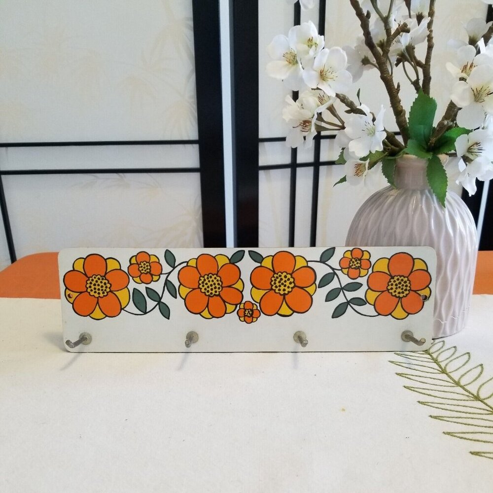 Touton Vale Hook Rail - MCM Floral Key Ring Hanger - EUC - 12" long